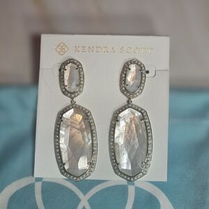 NWT Kendra Scott Silver Pearl Beaded Elle Earrings